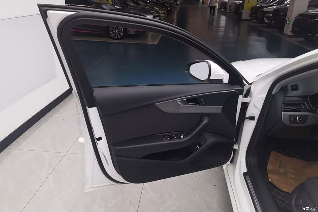 Audi A4L, 2019 7