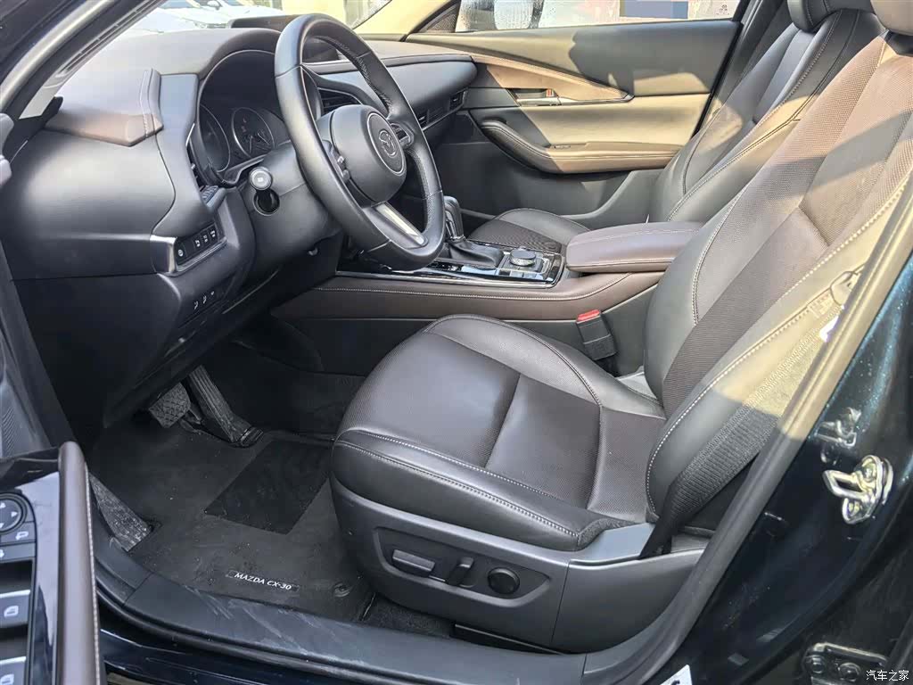 Mazda CX-30, 2025 4