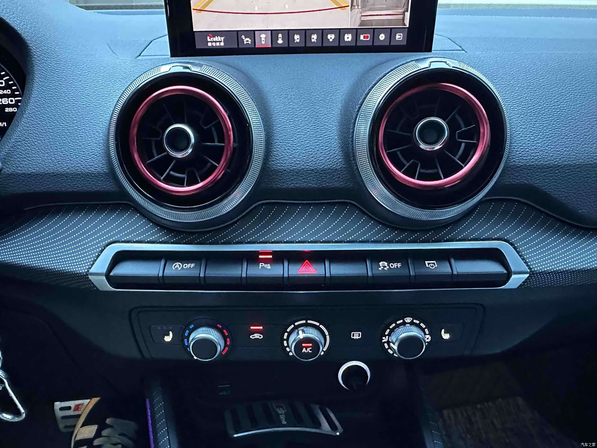 Audi Q2L, 2023 14