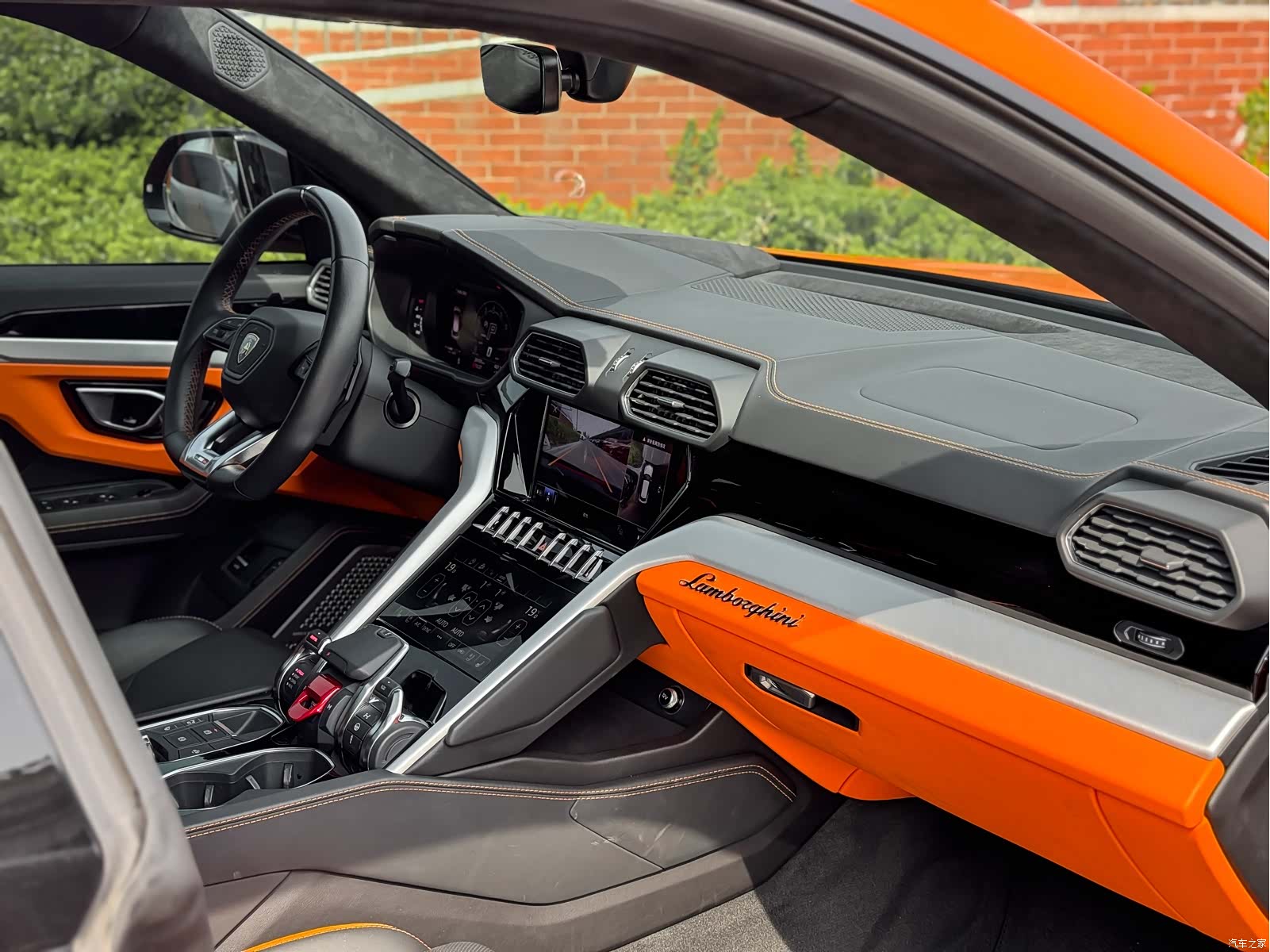 Lamborghini Urus, 2023 11
