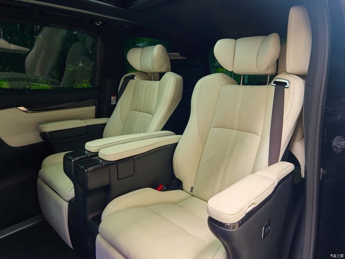 Lexus LM, 2022 все фото