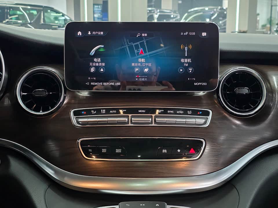 Mercedes-Benz V-class