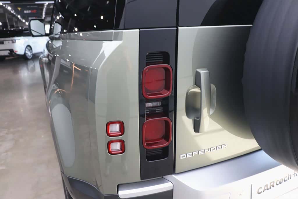 Land Rover Defender, 2024 29