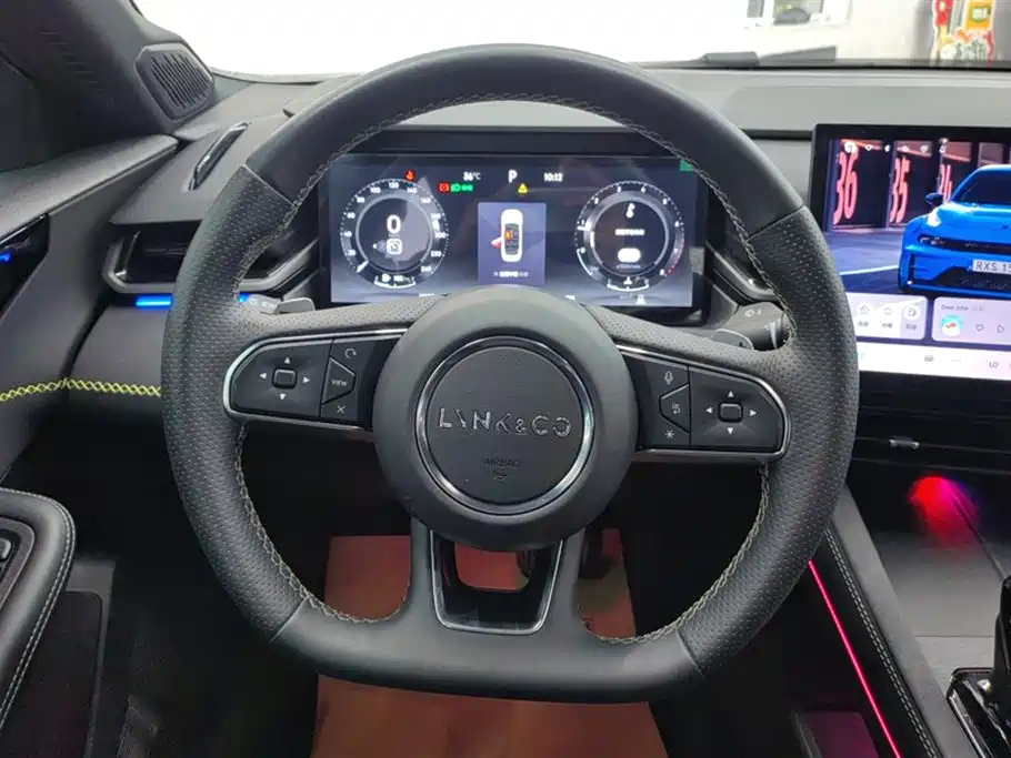 Lynk & Co 03