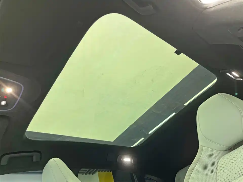 Zeekr 001