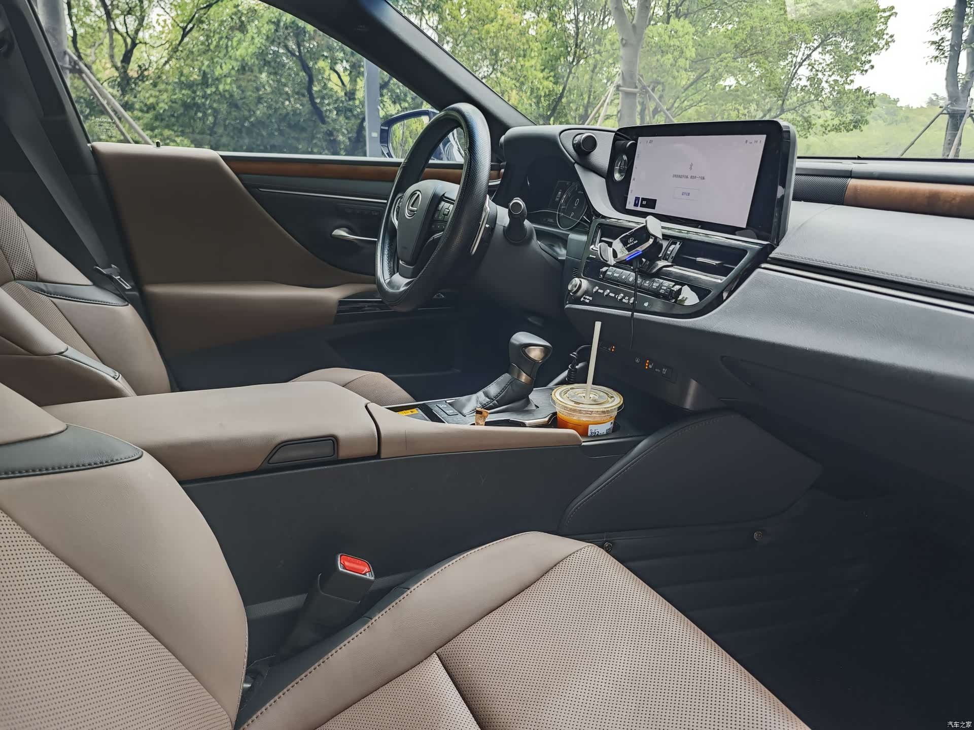 Lexus ES, 2024 9