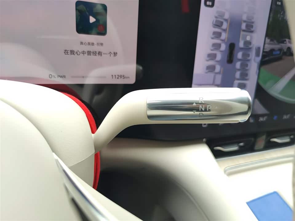 AITO Ask the world M8