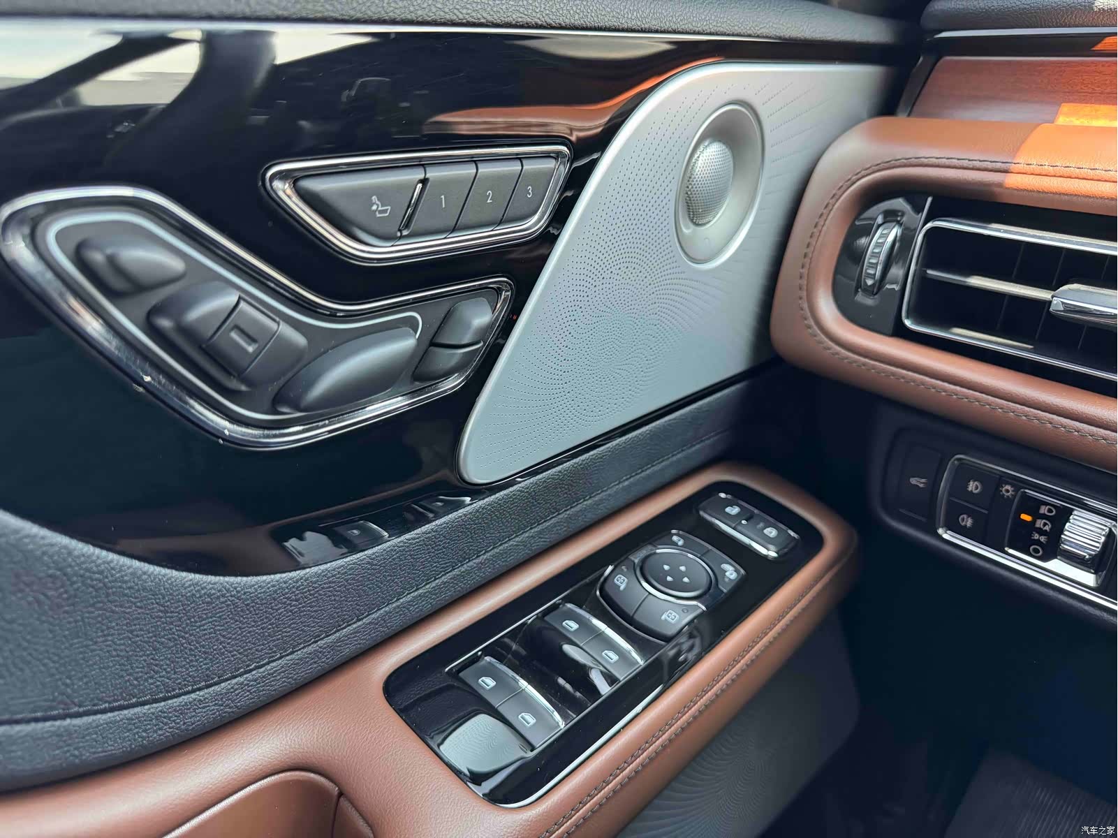 Lincoln Aviator, 2021 16