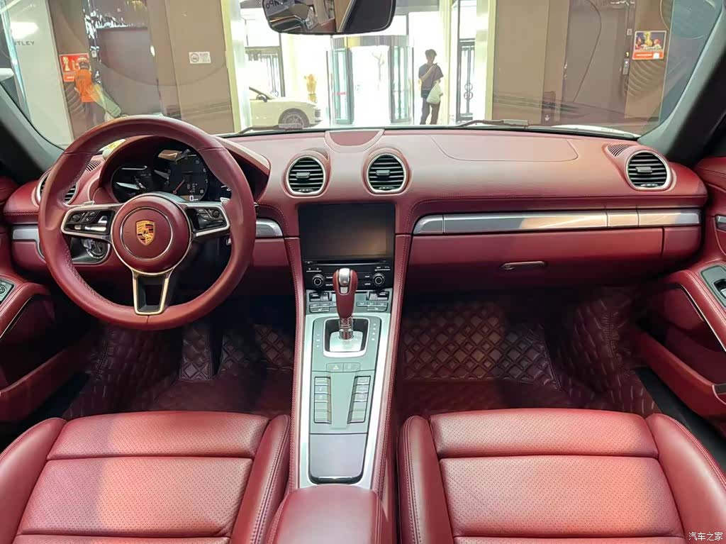 Porsche Cayman, 2019 все фото