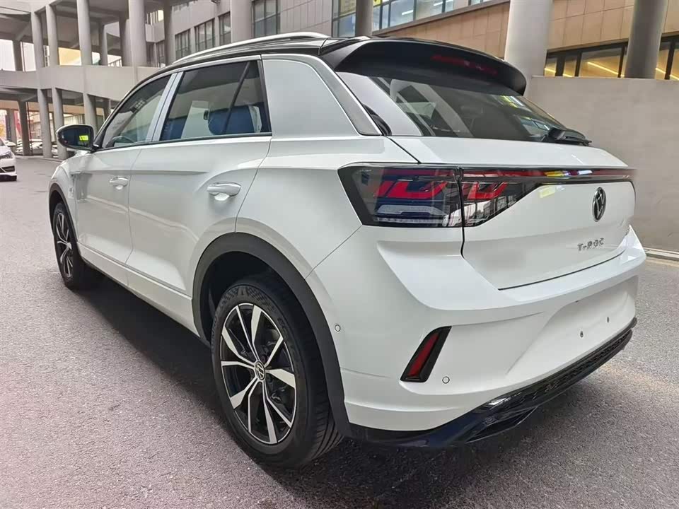 Volkswagen T-ROC exploring Songs