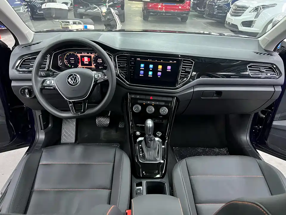 Volkswagen T-ROC exploring Songs