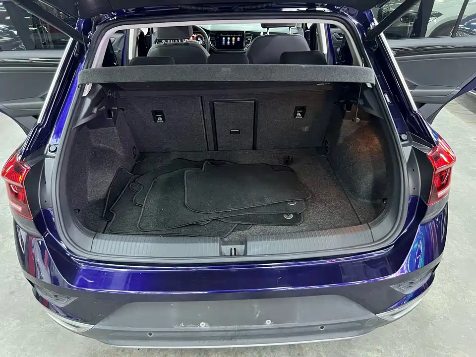 Volkswagen T-ROC exploring Songs