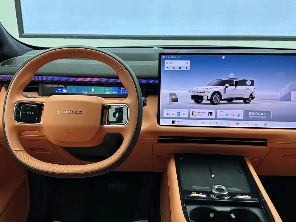 Lynk & Co 900