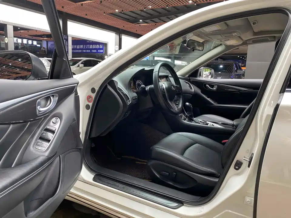 Infiniti Q50L