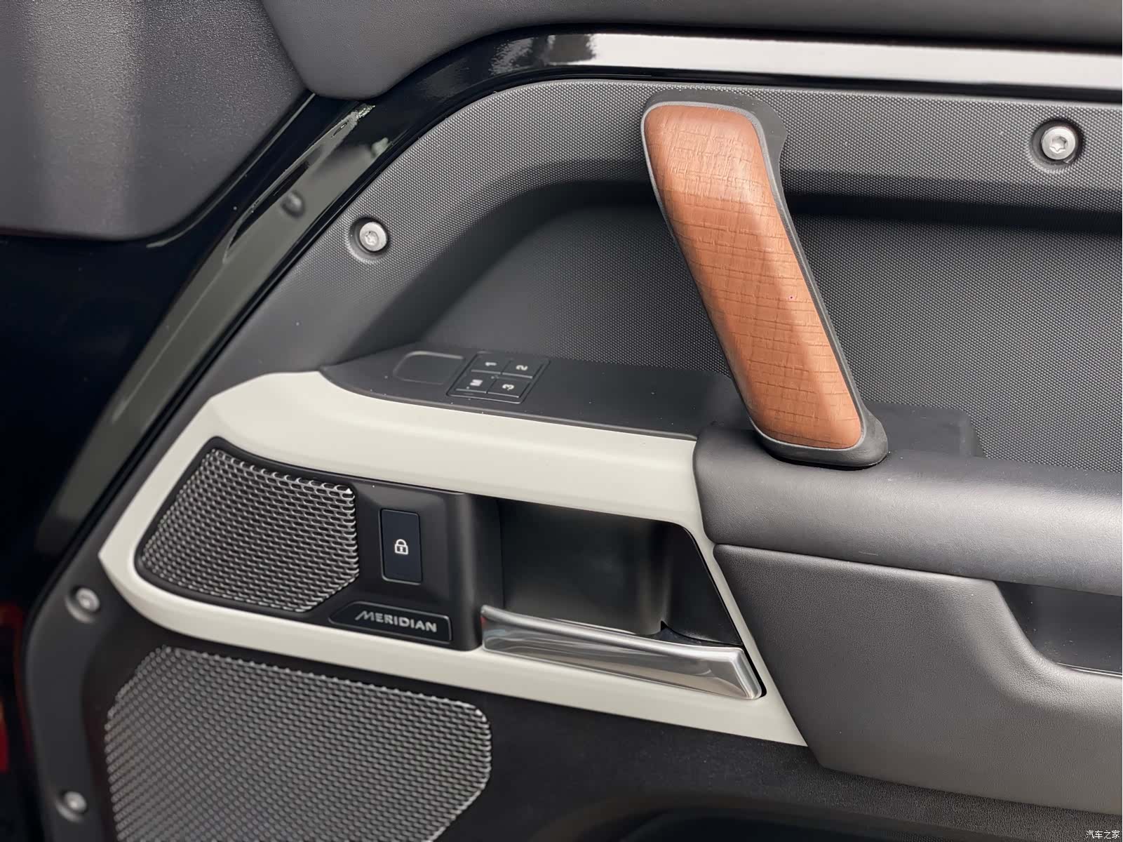 Land Rover Defender, 2023 32