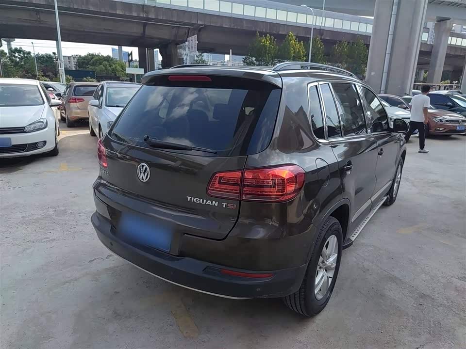Volkswagen Tiguan Volkswagen Tiguan