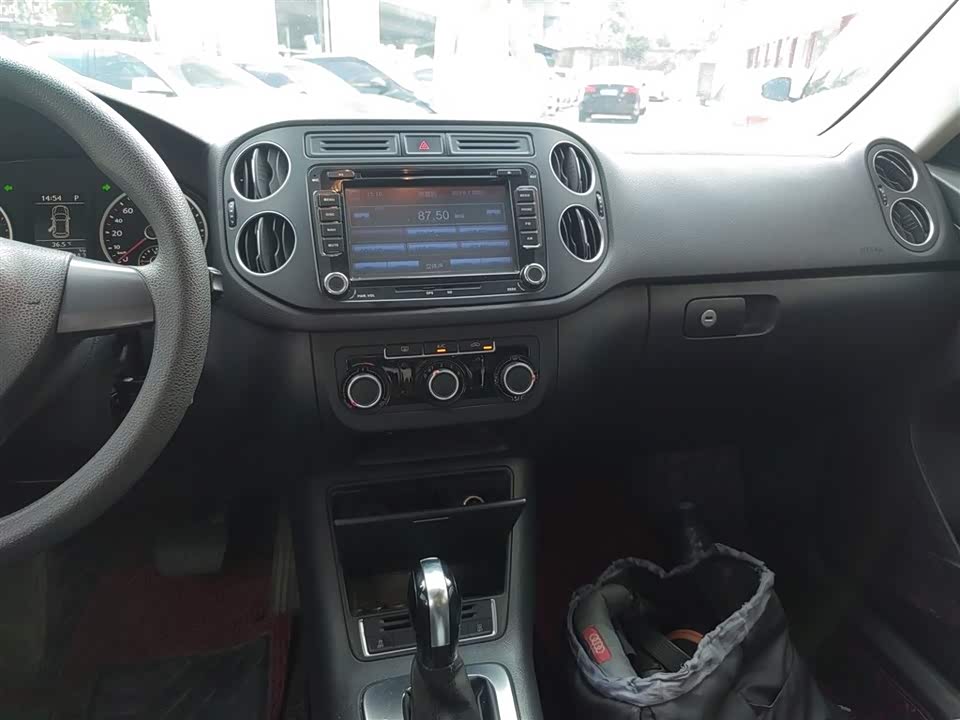 Volkswagen Tiguan Volkswagen Tiguan