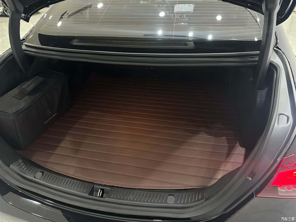 Mercedes-Benz E-Class, 2022 4