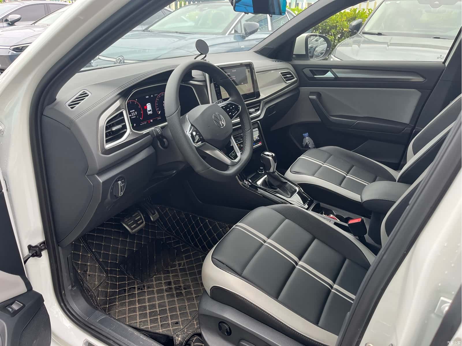 Volkswagen T-ROC, 2024 2