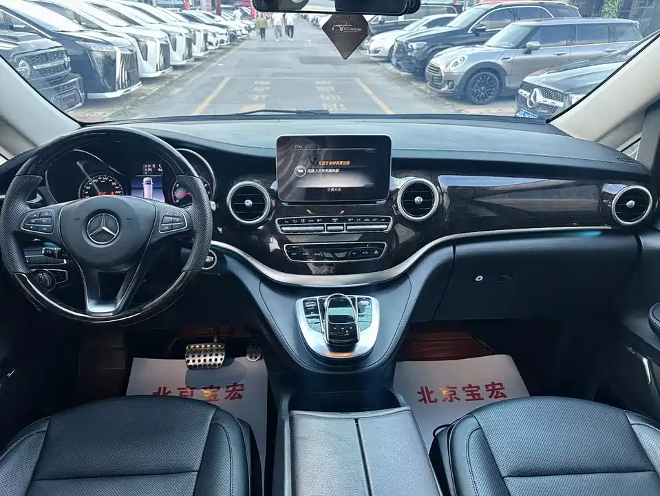 Mercedes-Benz V-class
