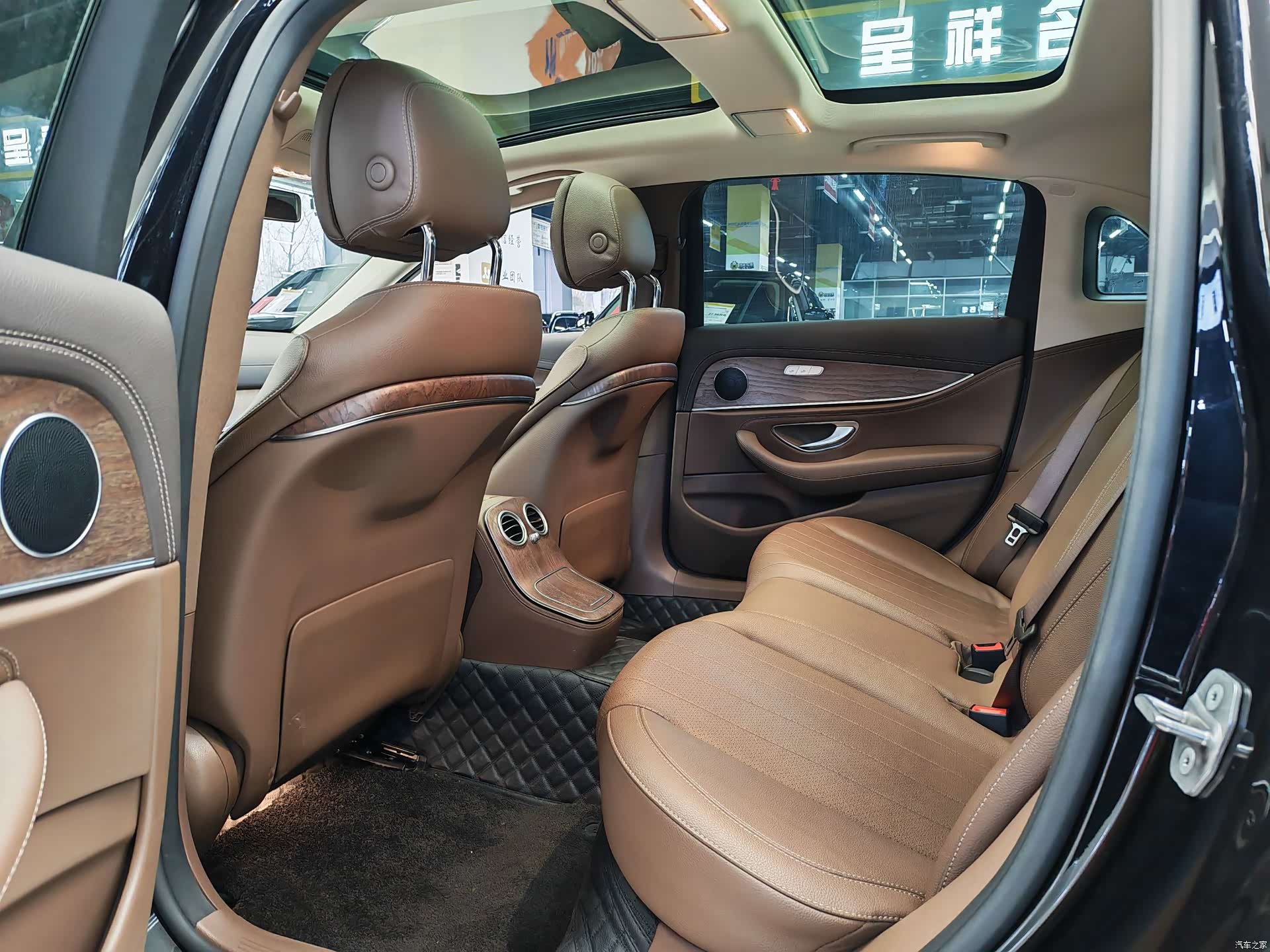 Mercedes-Benz E-Class, 2023 13
