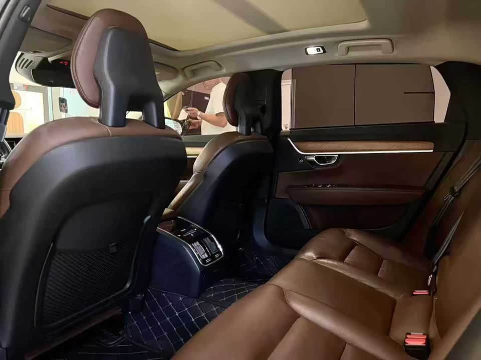 Volvo S90