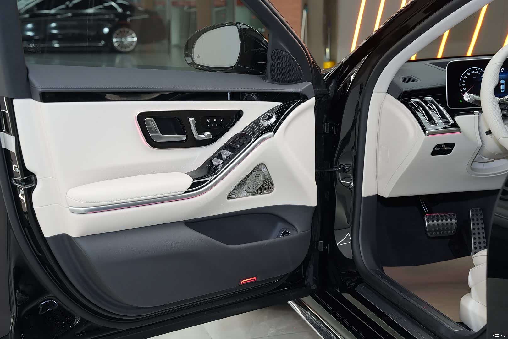 Mercedes-Benz S-Class, 2023 31