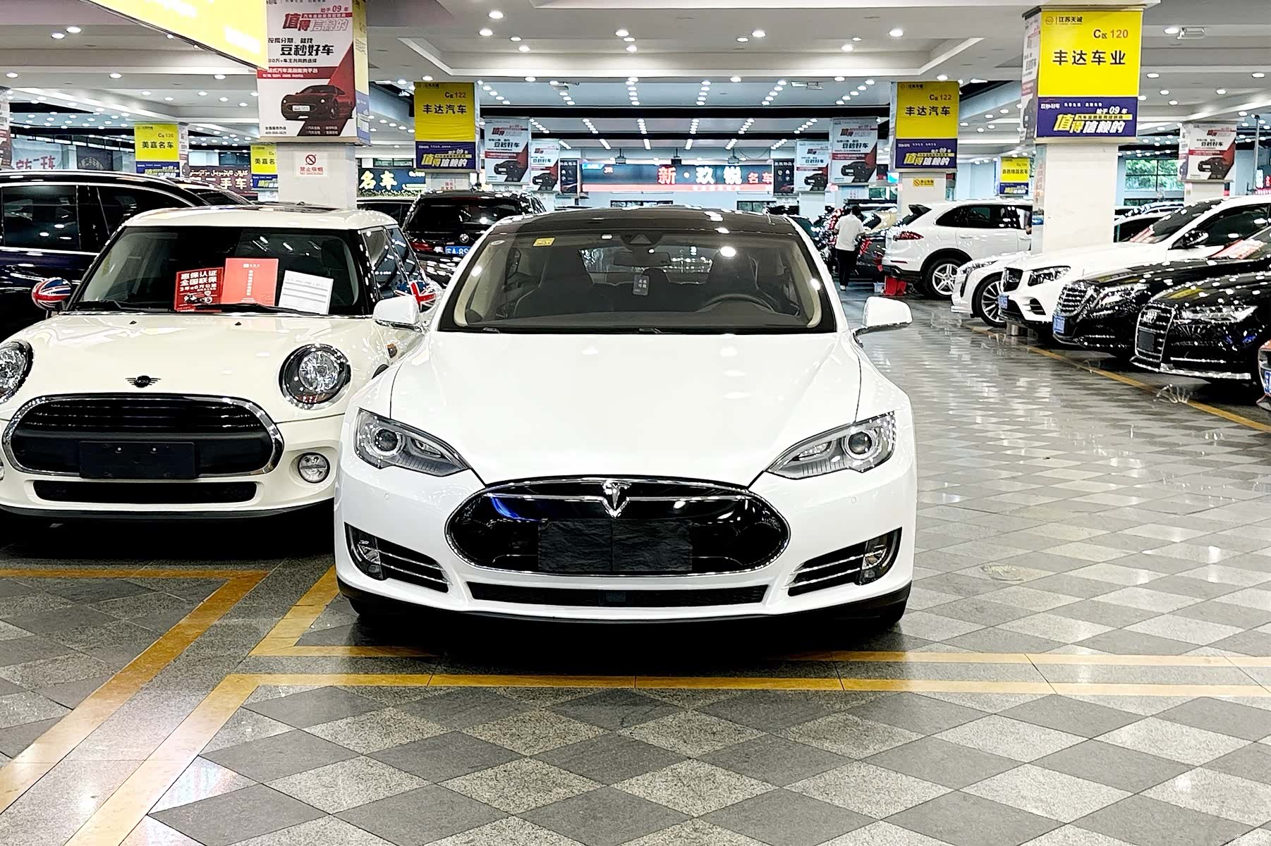 Tesla Model S, 2015 2