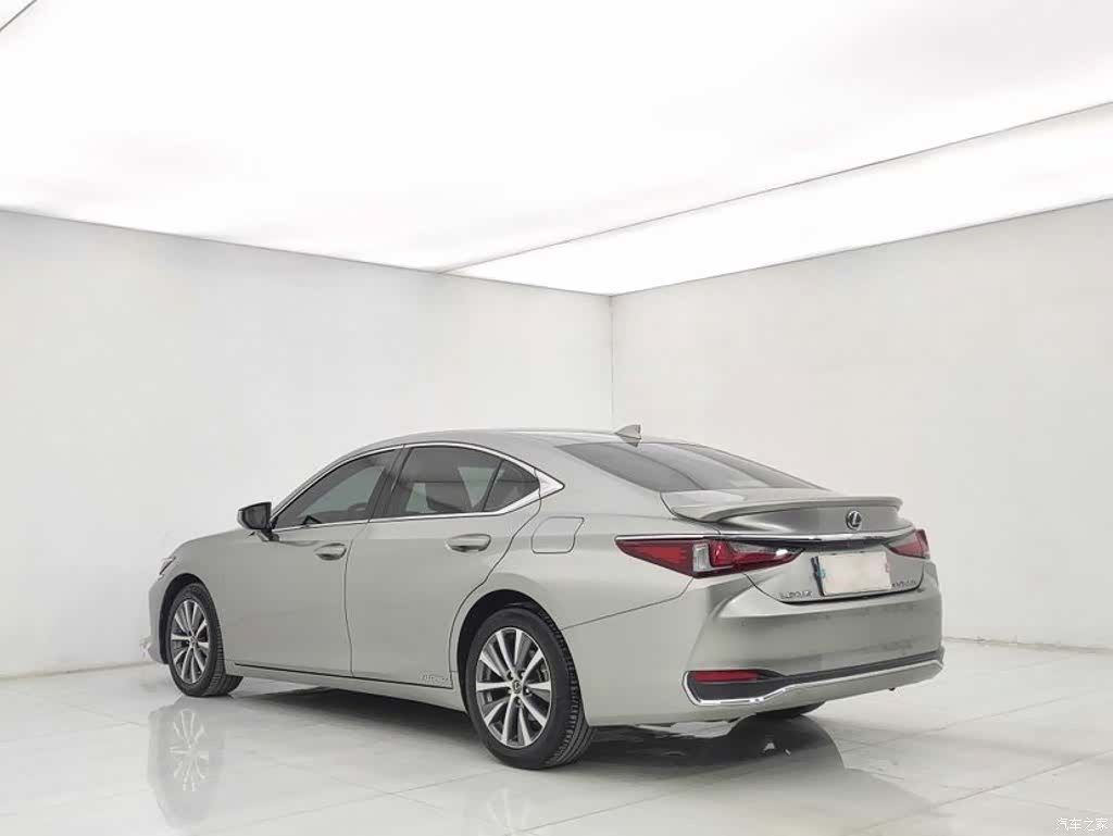 Lexus ES, 2018 4