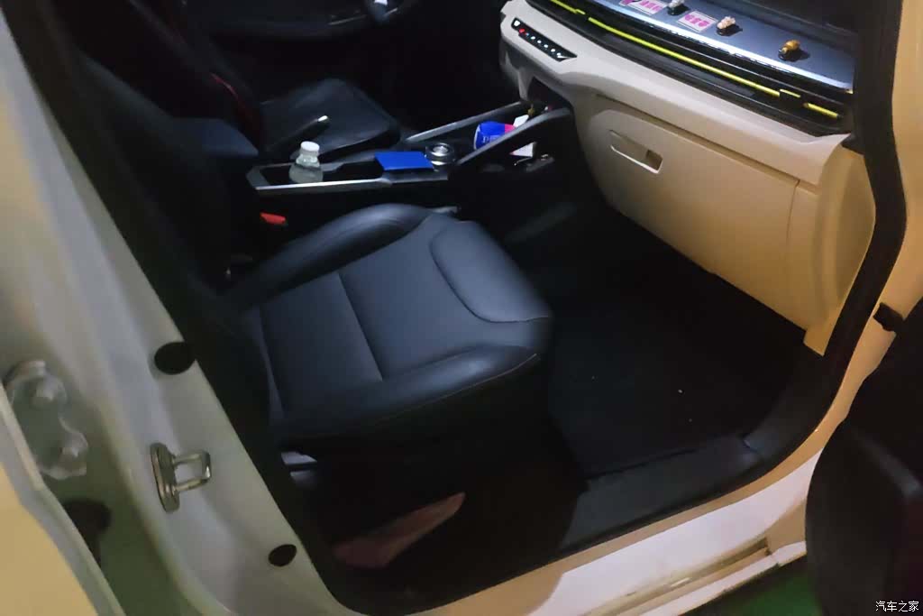 Geely EX3, 2022 8