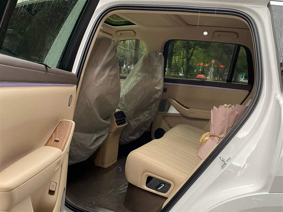 AITO Ask the world M7