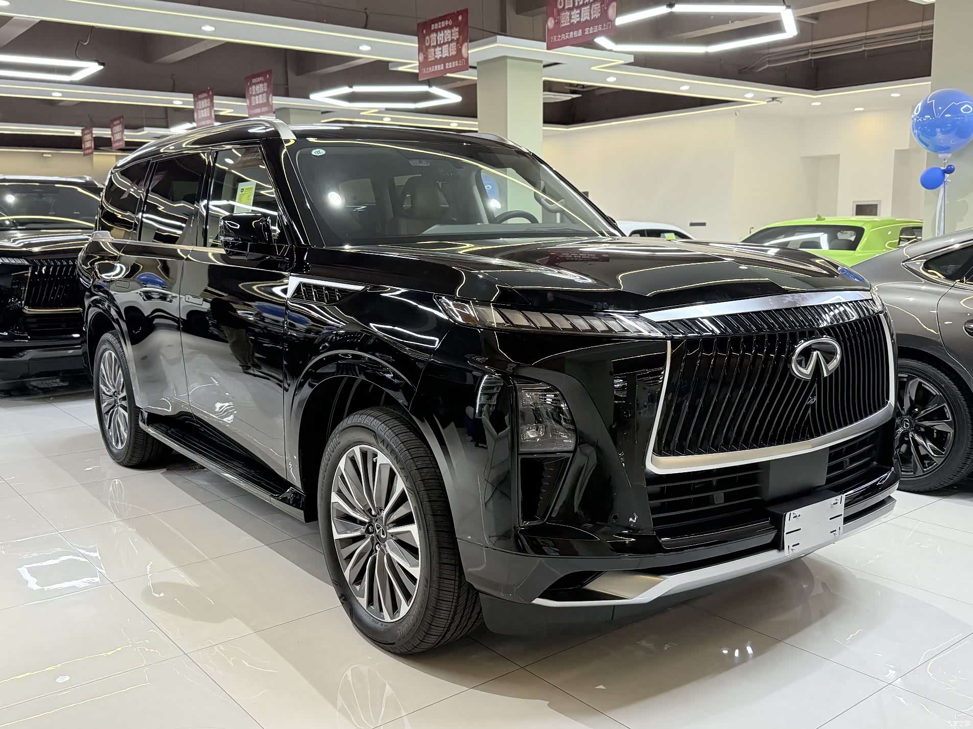 Infiniti QX80, 2025 4