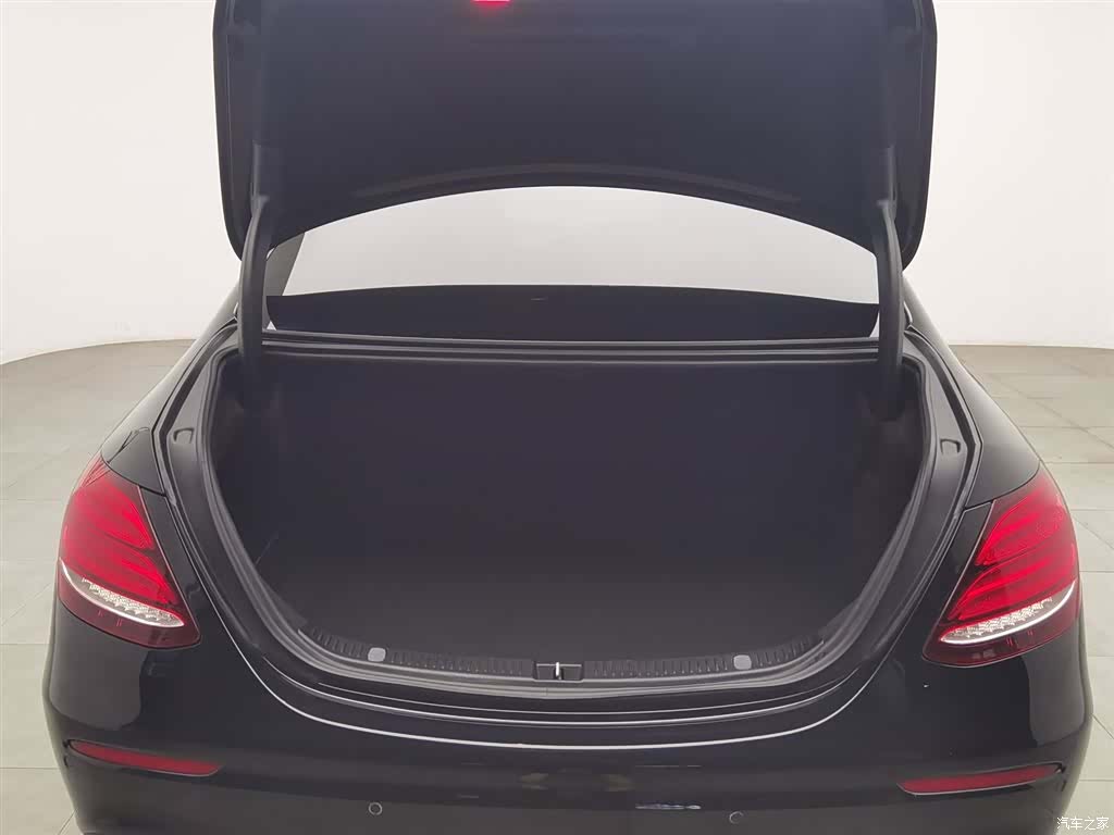 Mercedes-Benz E-Class, 2019 16
