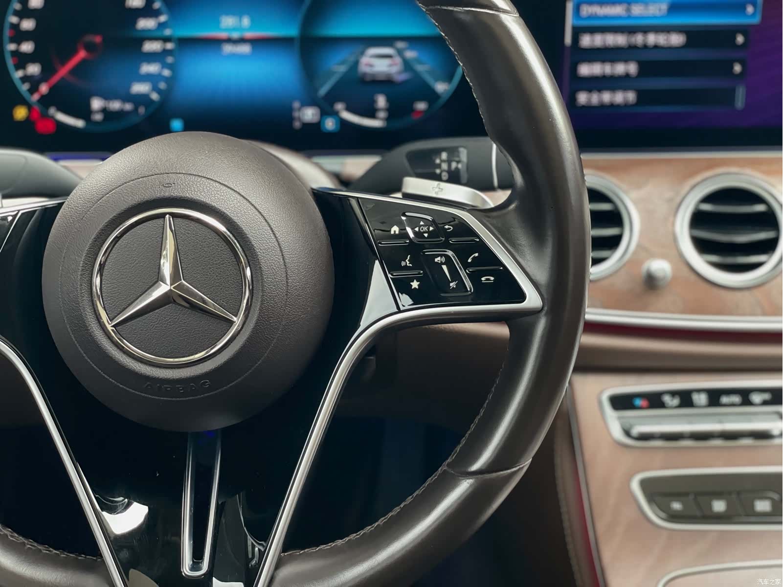 Mercedes-Benz E-Class, 2022 25