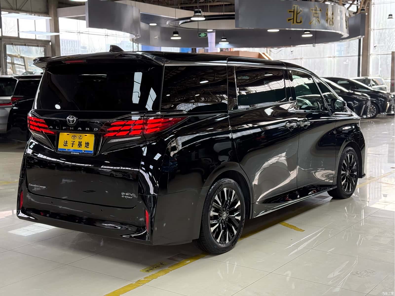 Toyota Alphard, 2023 22