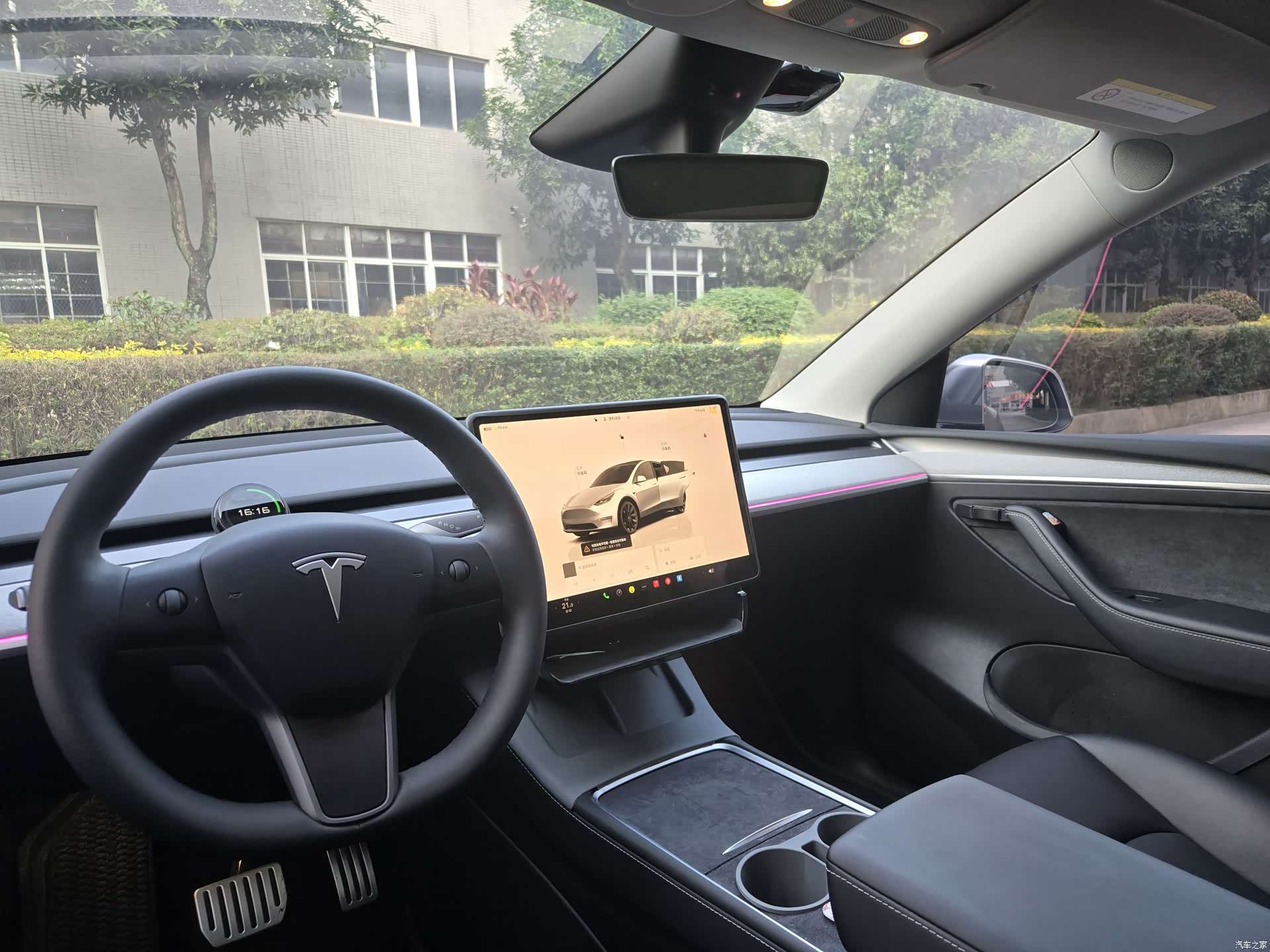 Tesla Model Y, 2025 12