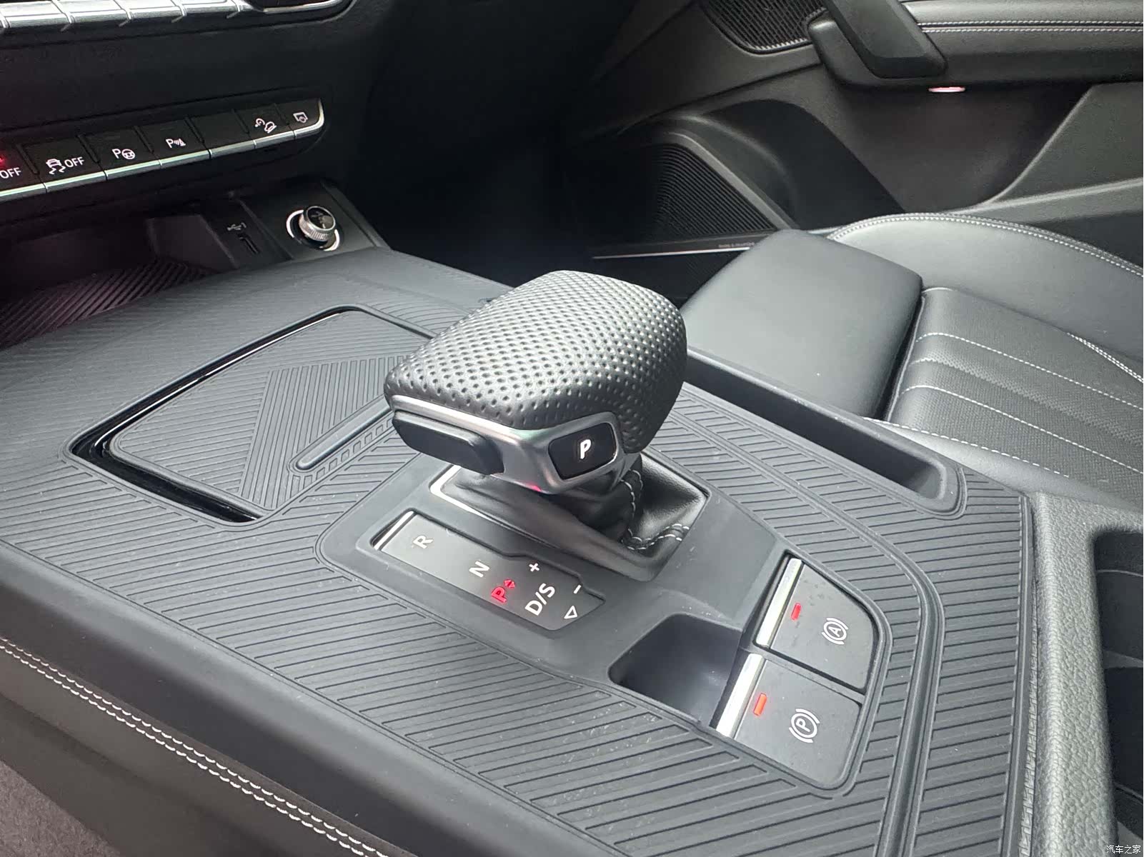 Audi Q5L, 2025 11
