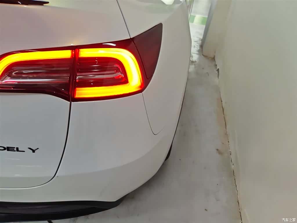 Tesla Model Y, 2023 8