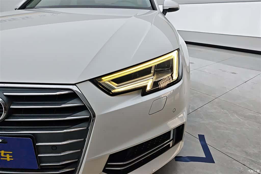 Audi A4L, 2018 все фото