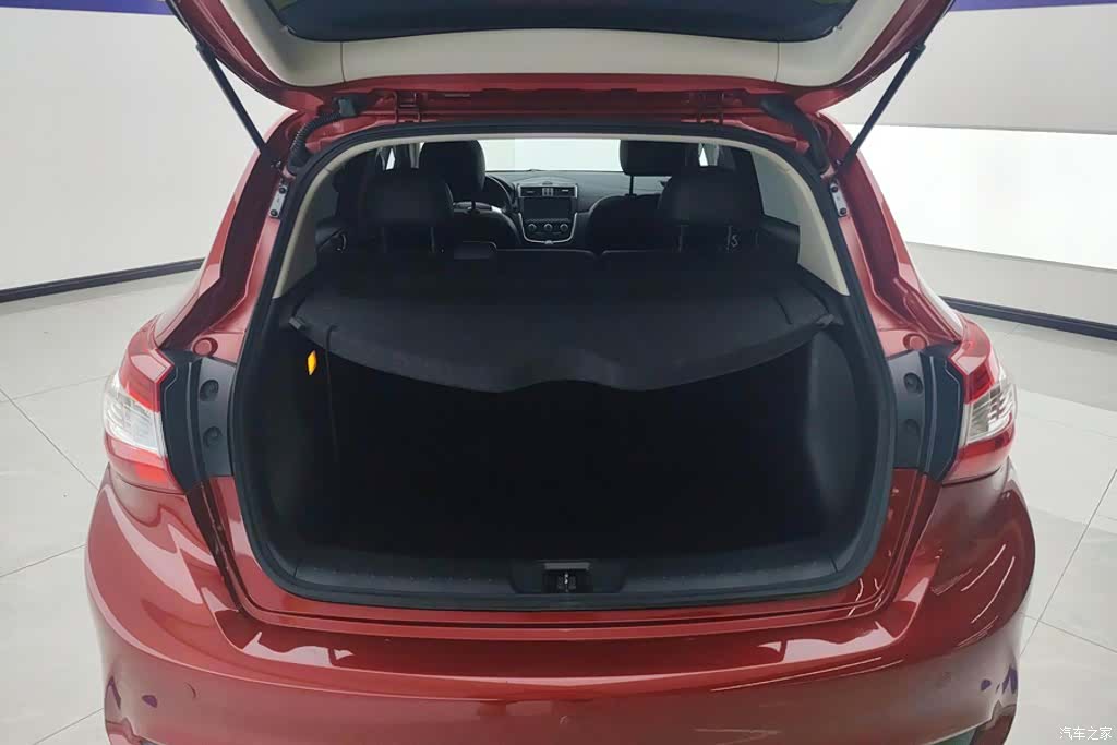 Nissan Tiida, 2024 4
