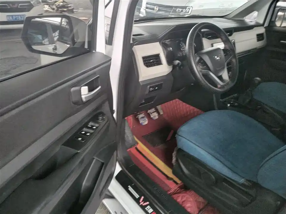 Wuling Wuling Hongguang PLUS