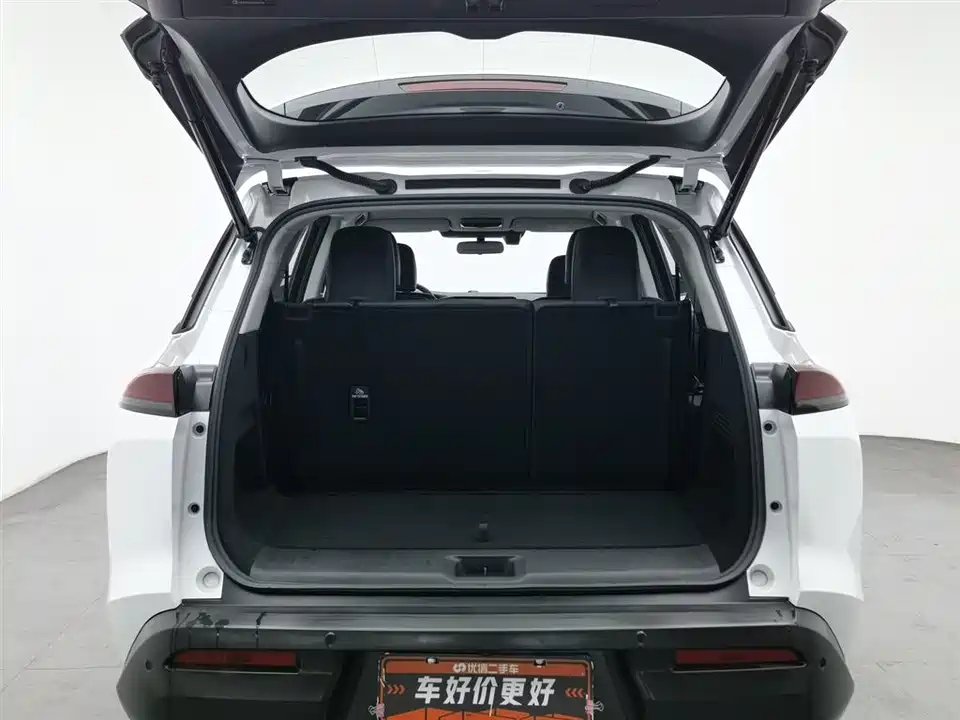 Nissan Exploring the land