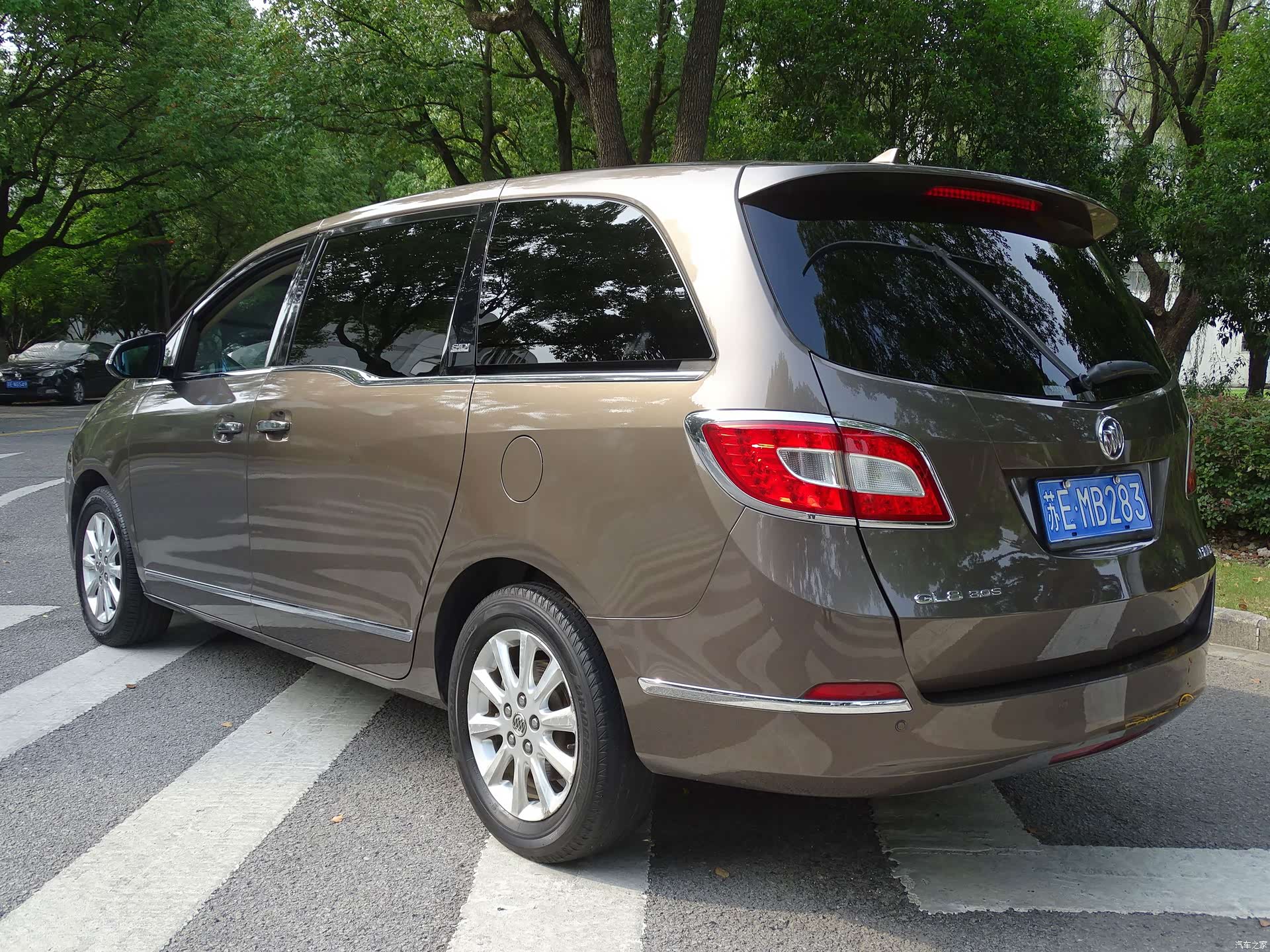 Buick GL8, 2011 7