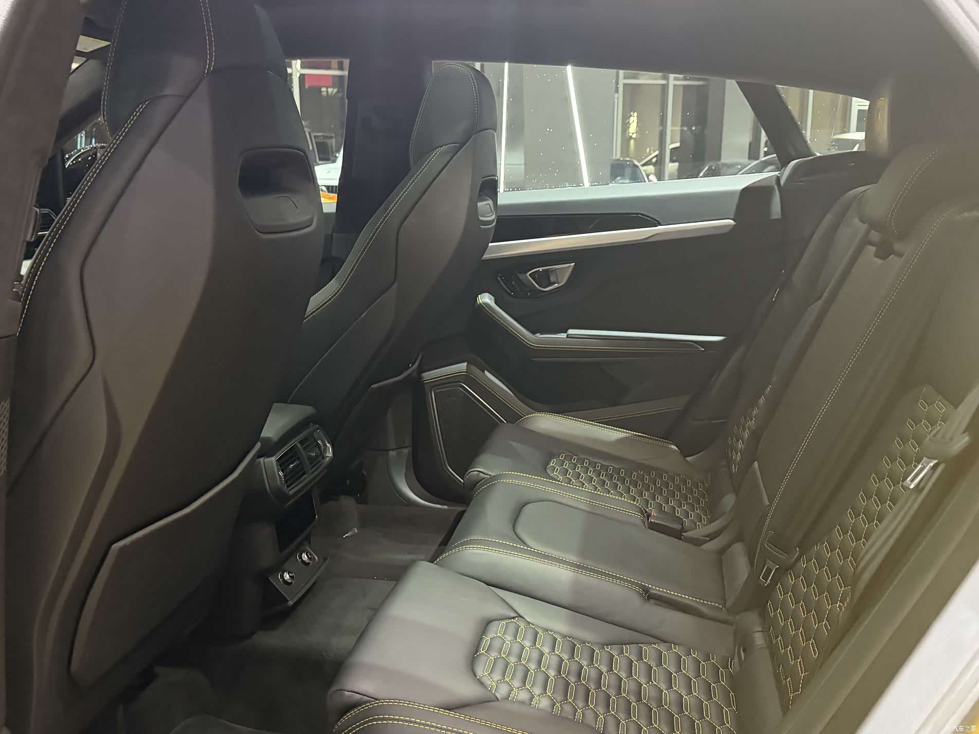 Lamborghini Urus, 2020 9