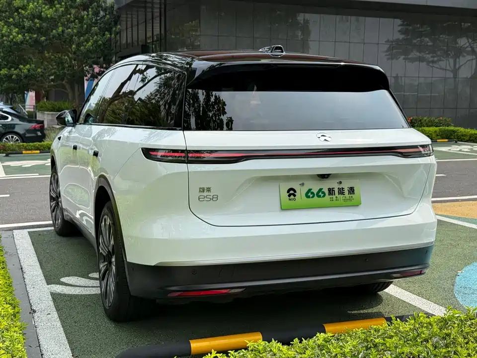 NIO ES8