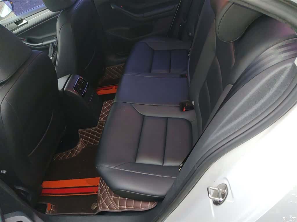 Volkswagen Sagitar, 2016 13