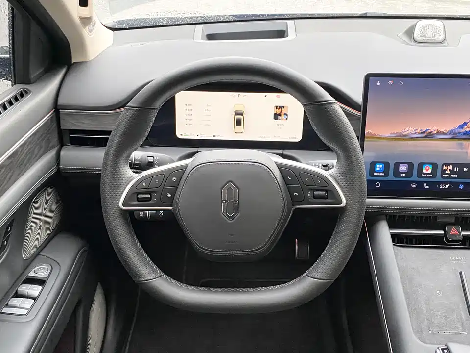 AITO Ask the world M7