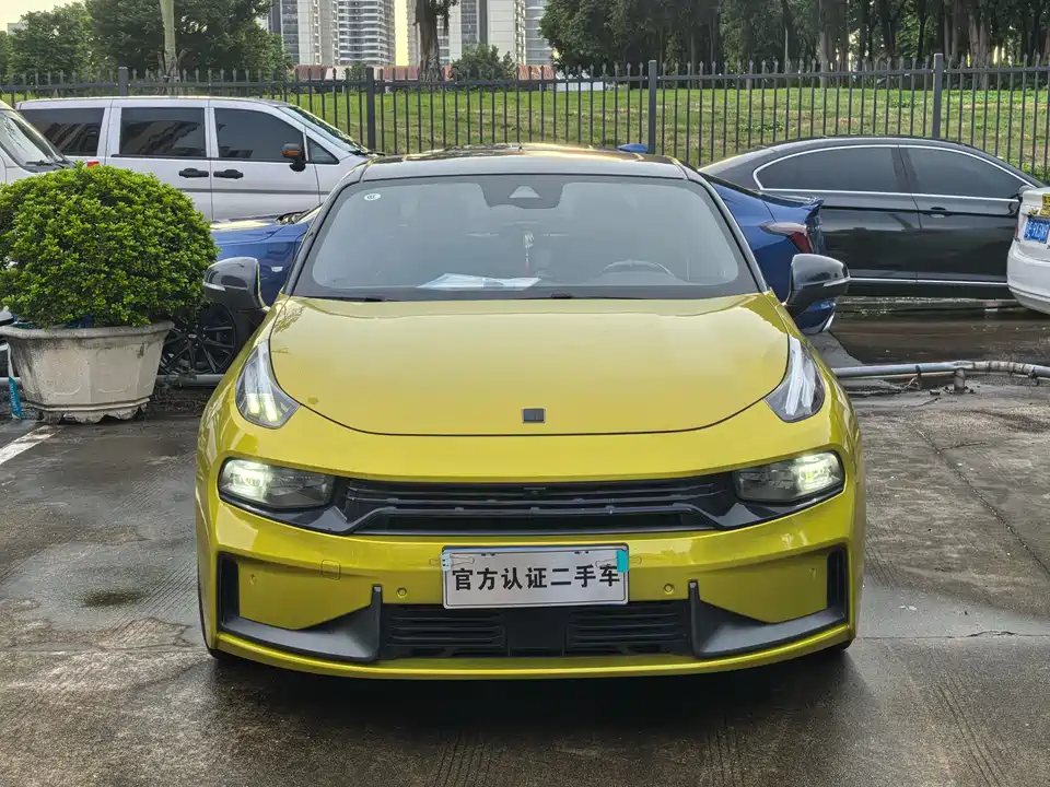 Lynk & Co 03