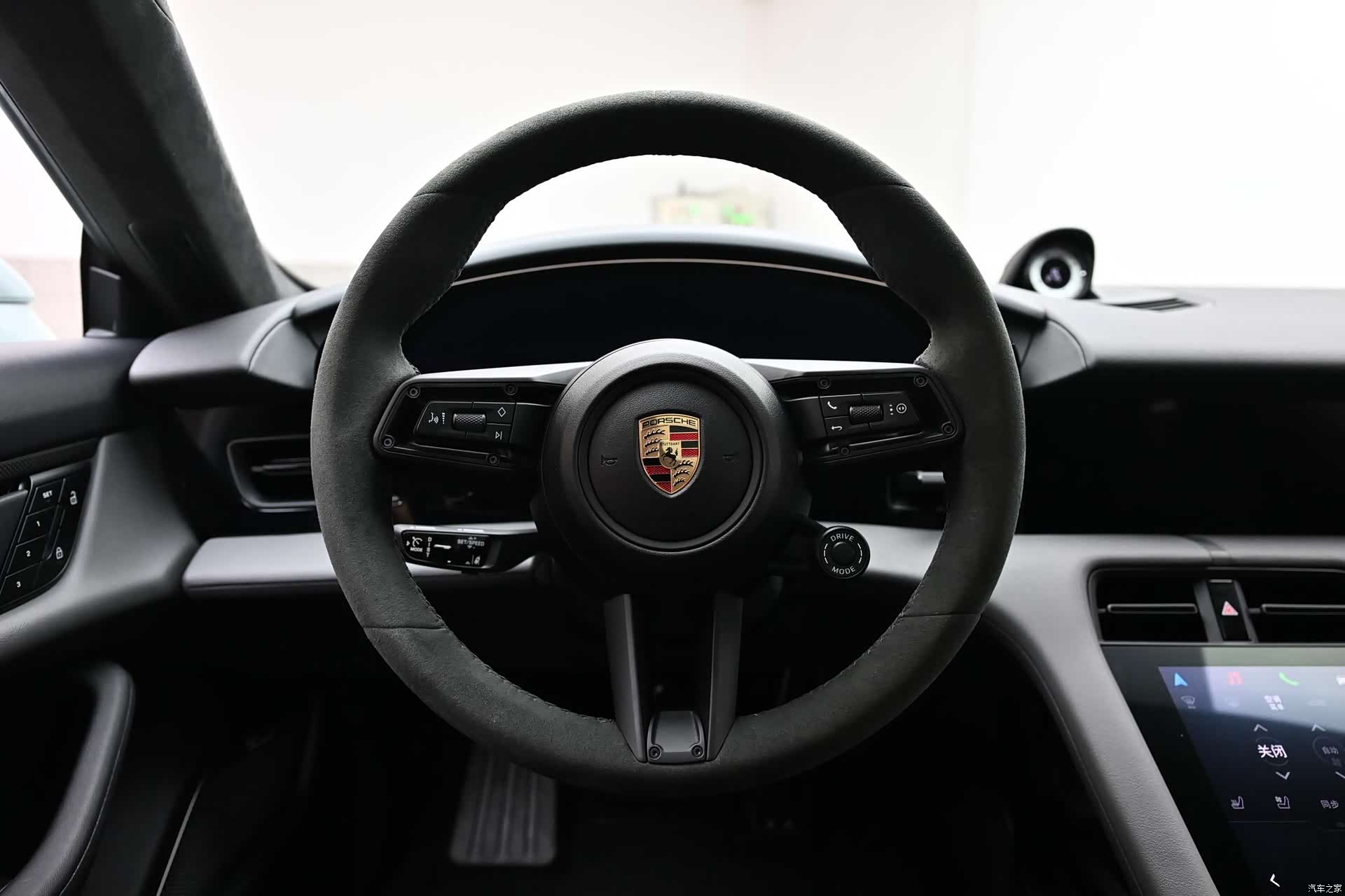Porsche Taycan, 2025 4