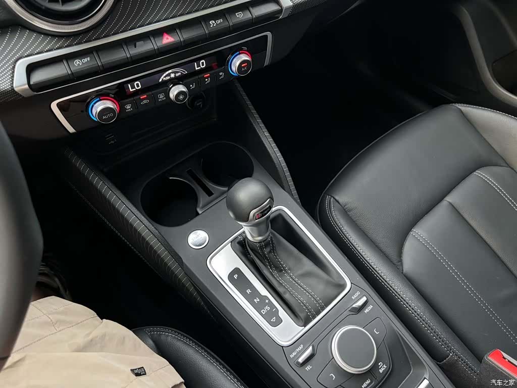 Audi Q2L, 2022 13